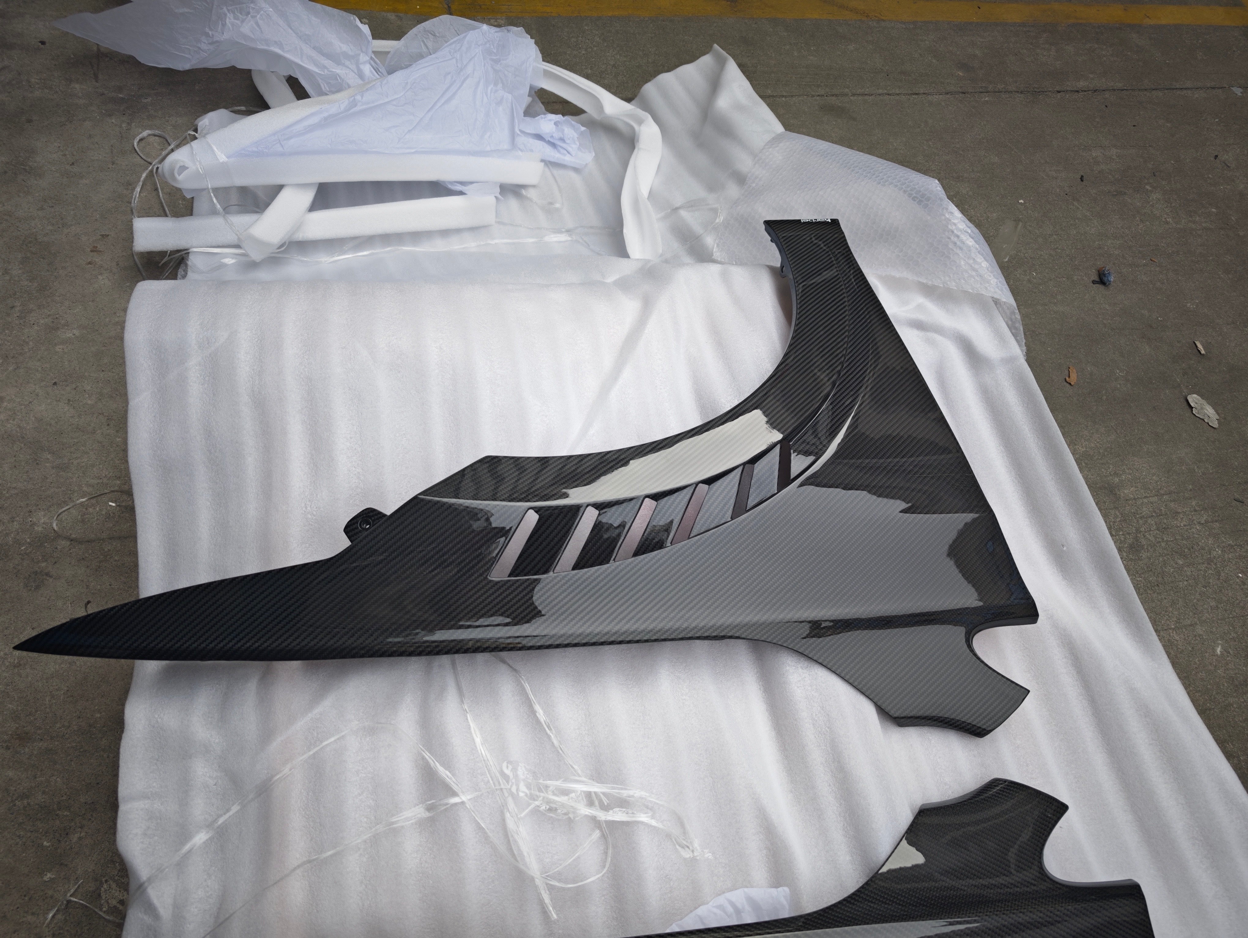 Volkswagen Golf 8/8.5 Carbon Fiber Fenders R/GTI Karbel Design 2020-26