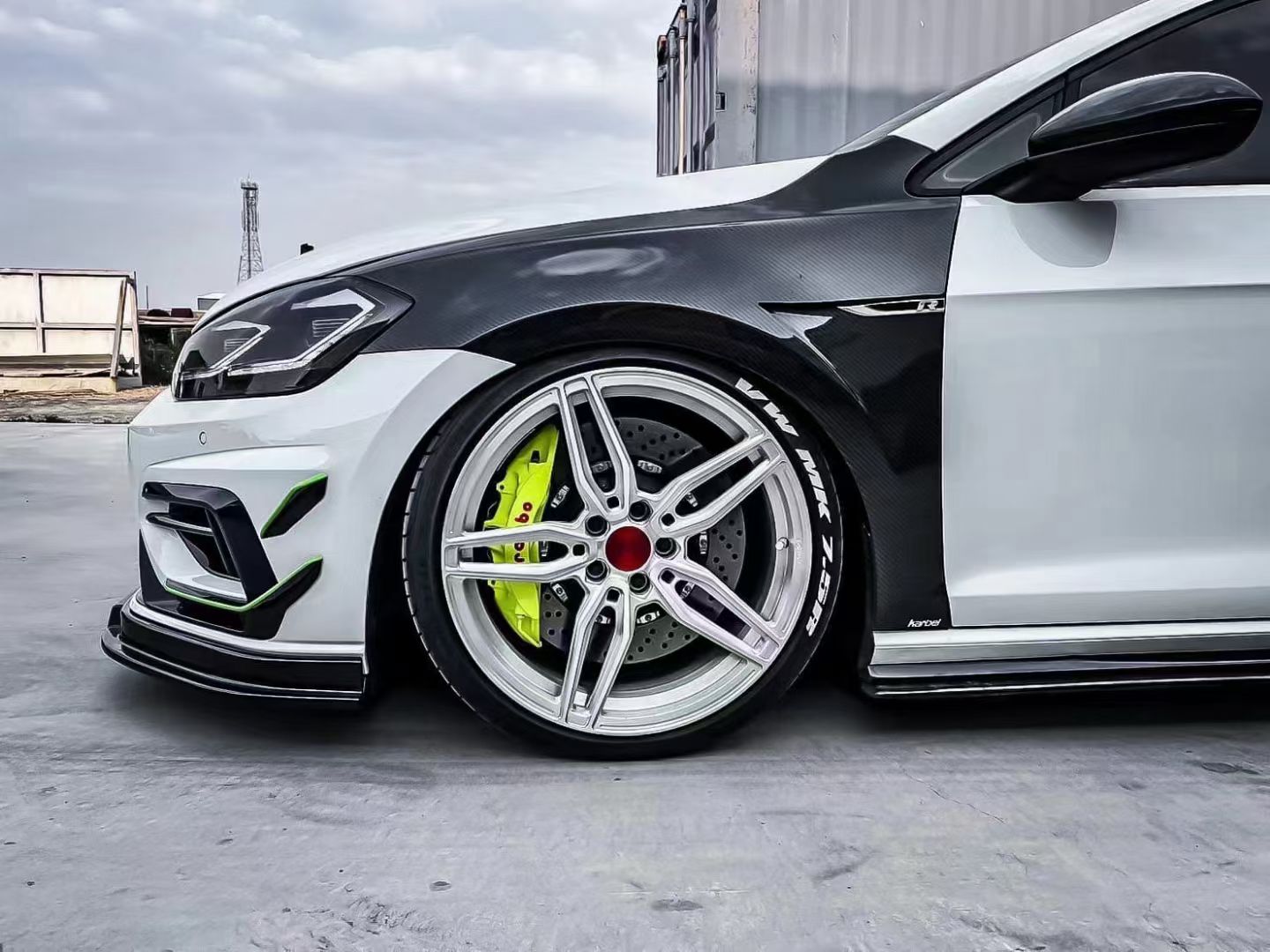 Volkswagen Golf R/GTI Carbon Fiber Fenders Karbel Design Mk7.5 2017-21