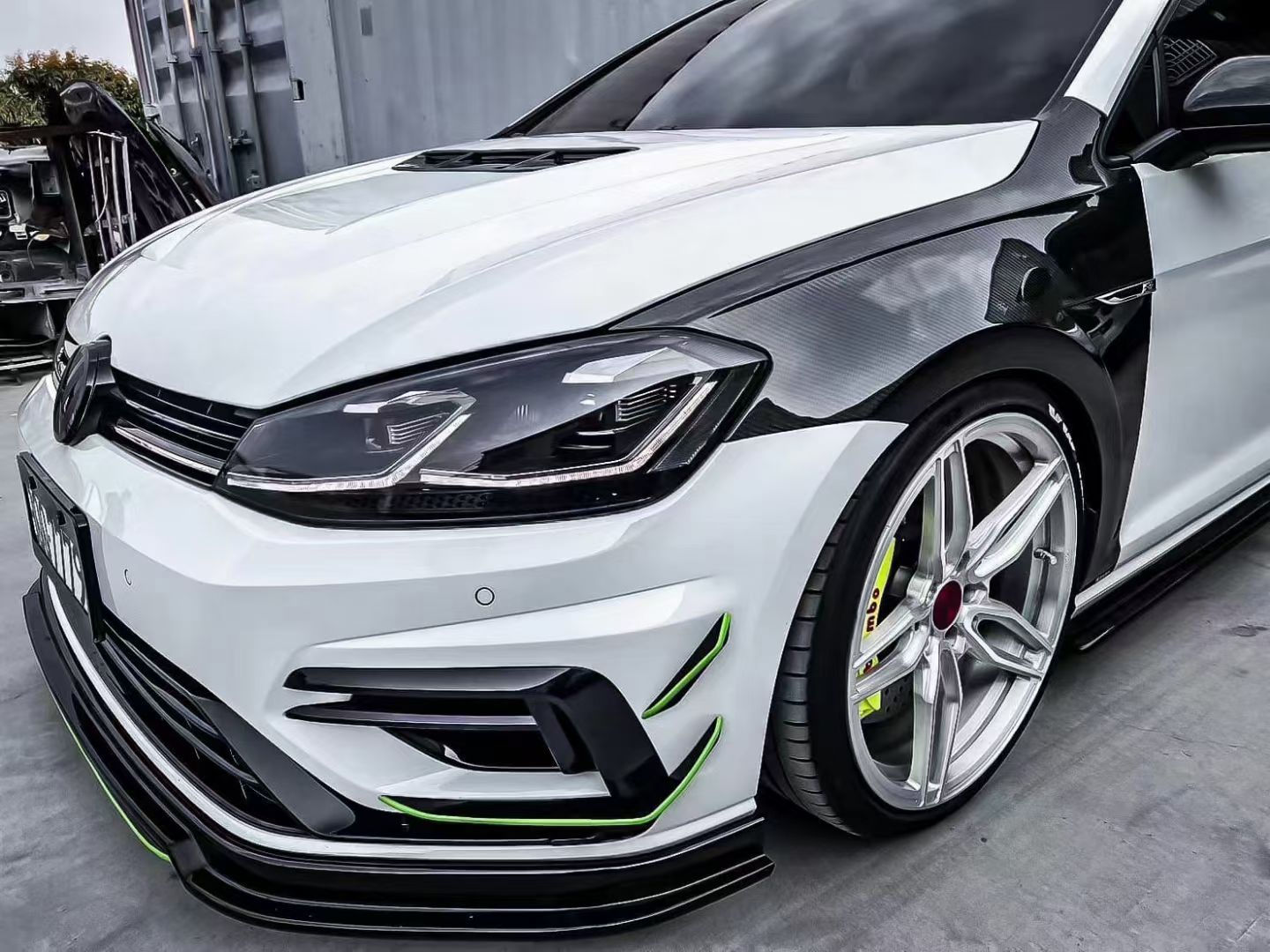 Volkswagen Golf R/GTI Carbon Fiber Fenders Karbel Design Mk7.5 2017-21